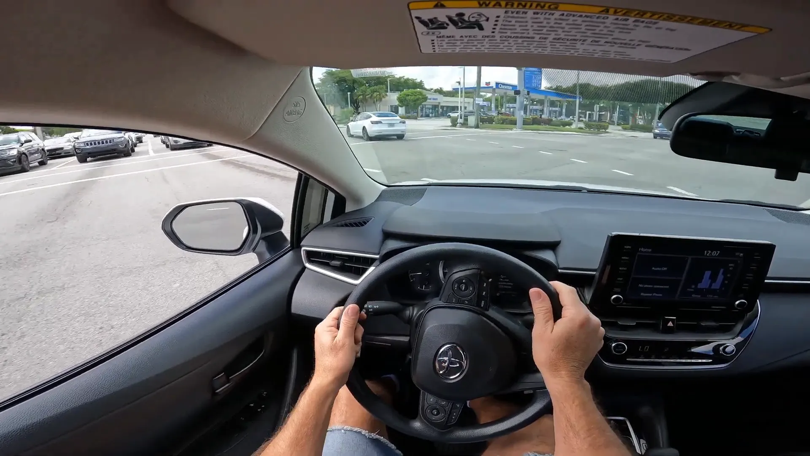 Manteniendo el carril izquierdo durante giro a la izquierda