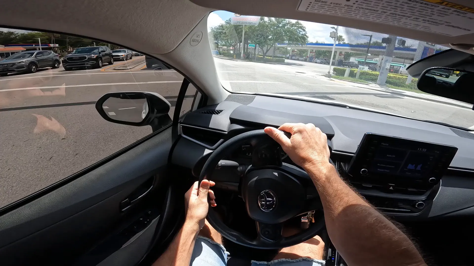 Ejemplo de giro a la izquierda en carretera de dos carriles