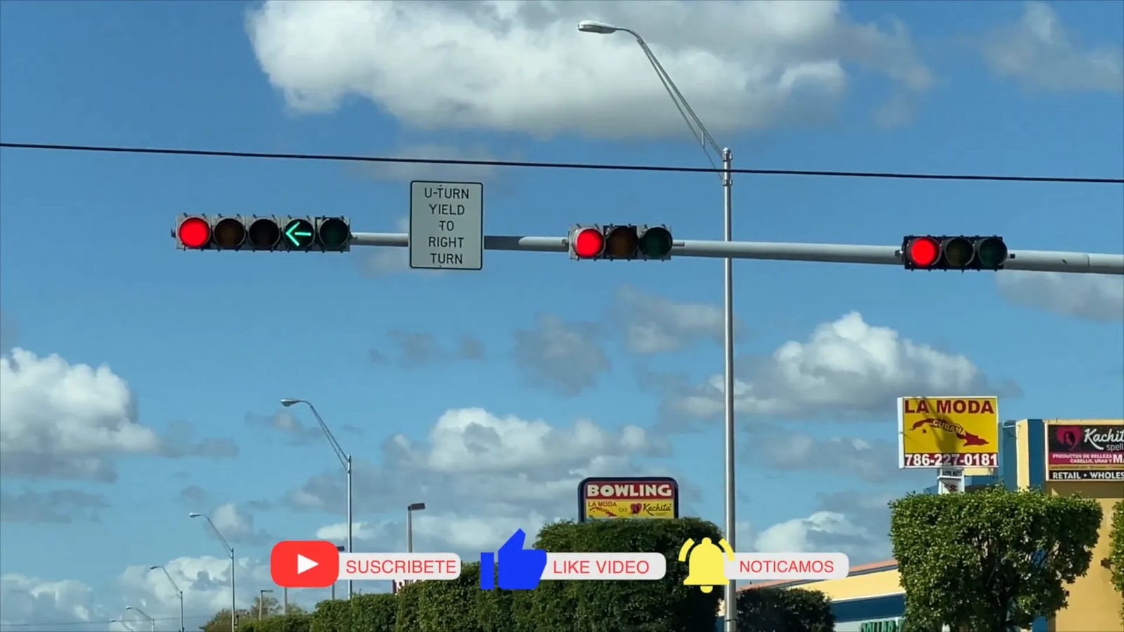 Flecha verde para giro a la izquierda en semáforo