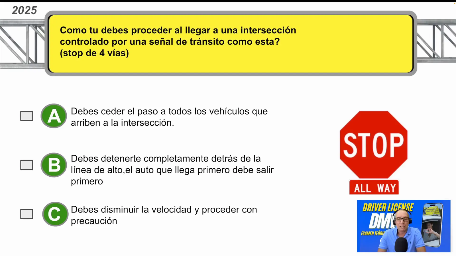 Señal de stop en intersección de cuatro vías