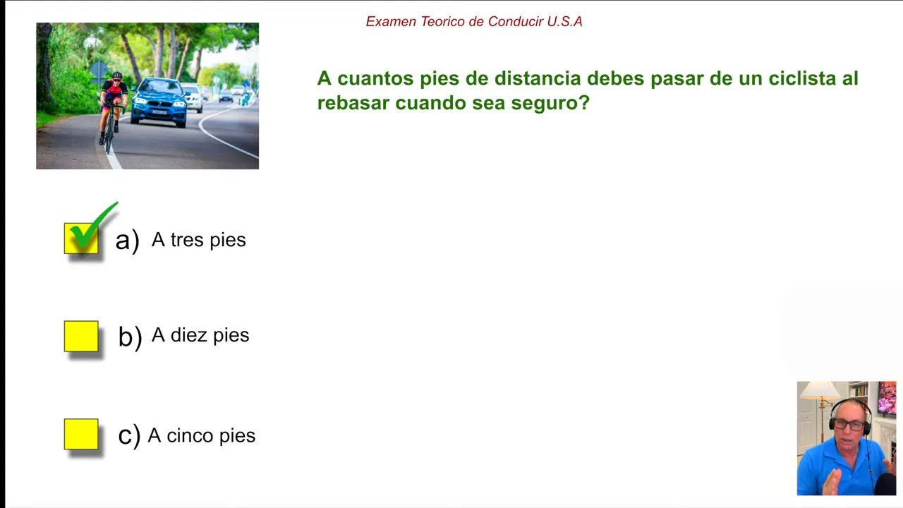Instructor explicando preguntas teóricas de examen frente a alumnos