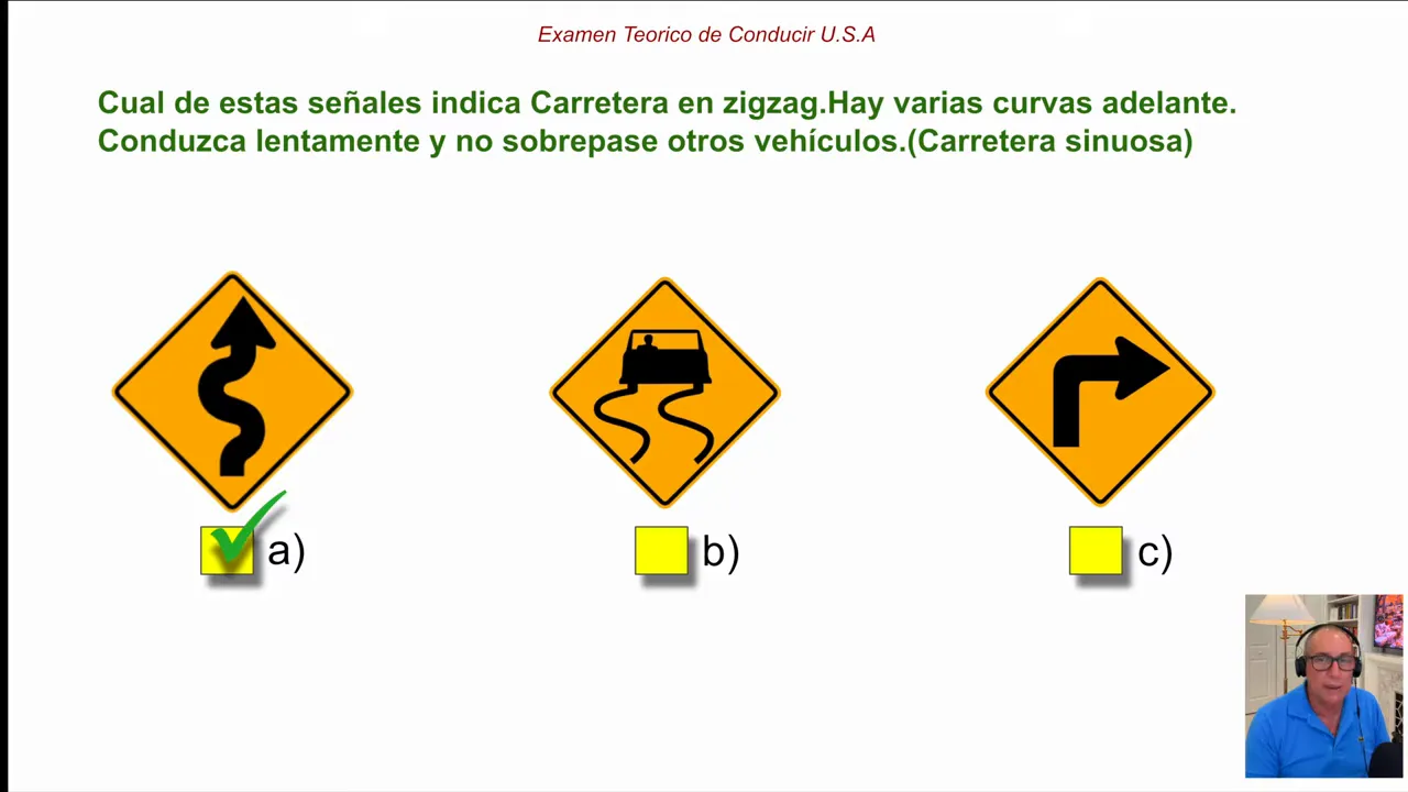Señal amarilla de camino sinuoso indicando curvas continuas